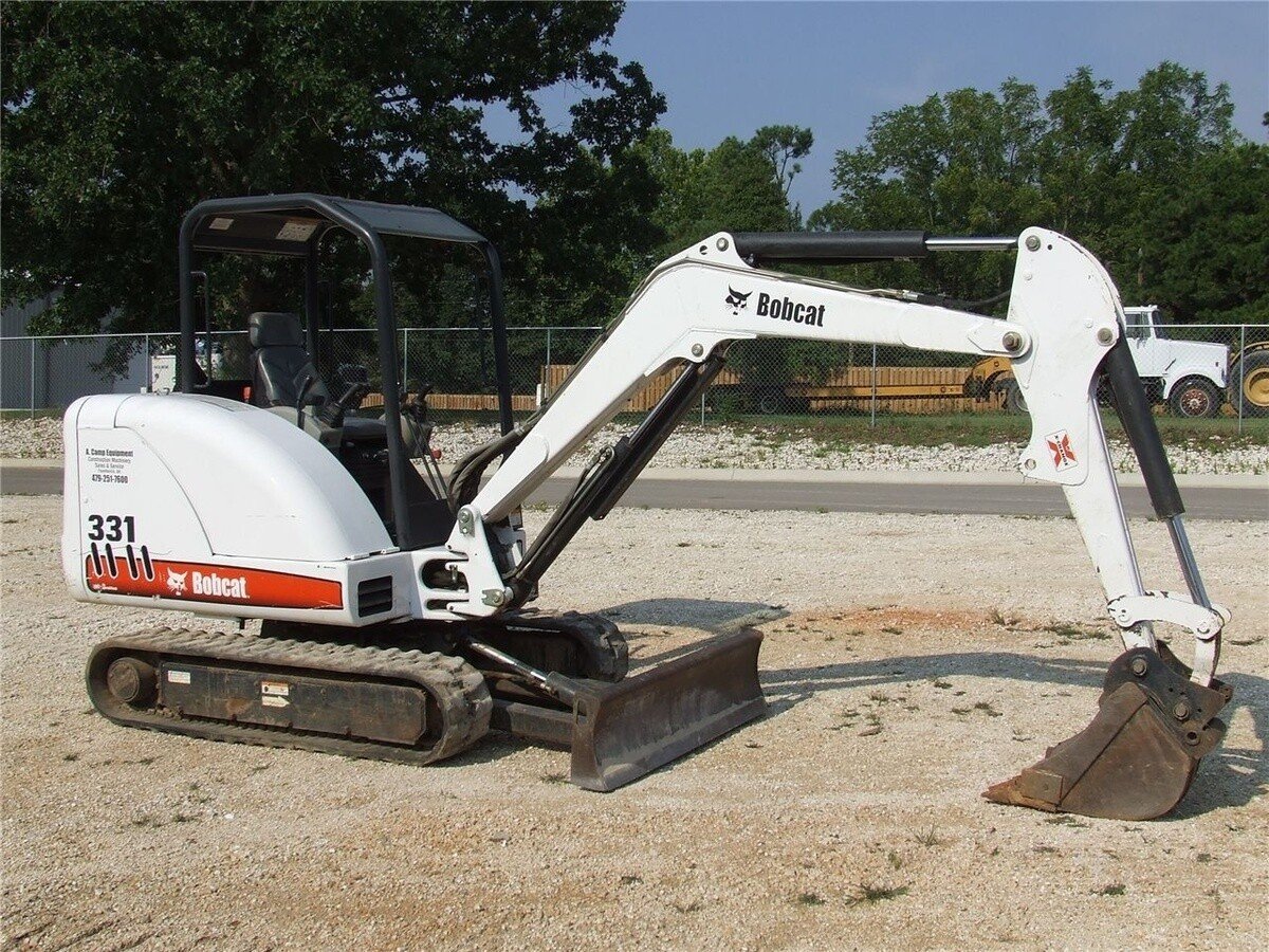 Аренда мини-экскаватора с гидромолотом BOBCAT