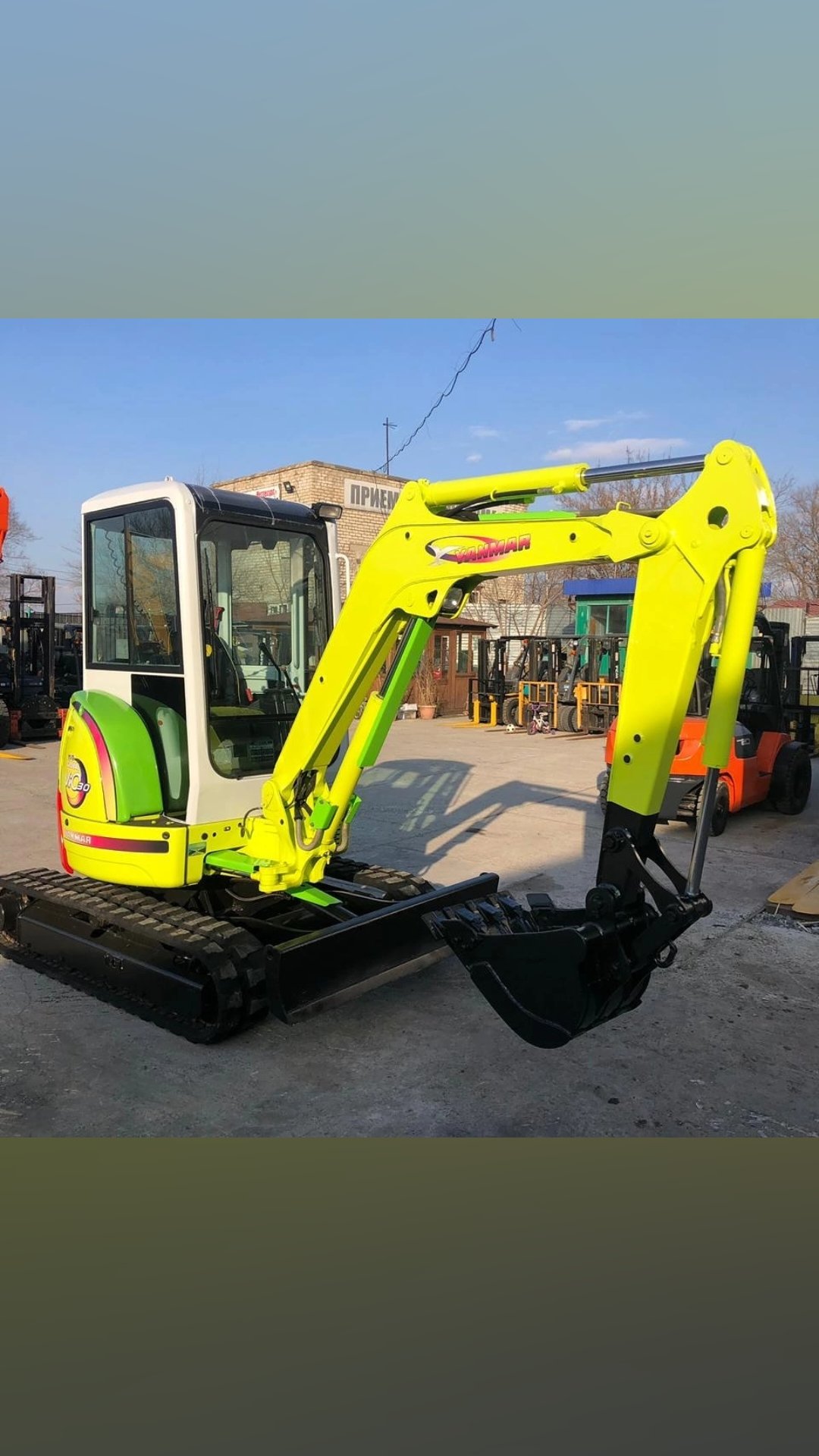 Прокат экскаватора Yanmar vio30 для работ любой сложности