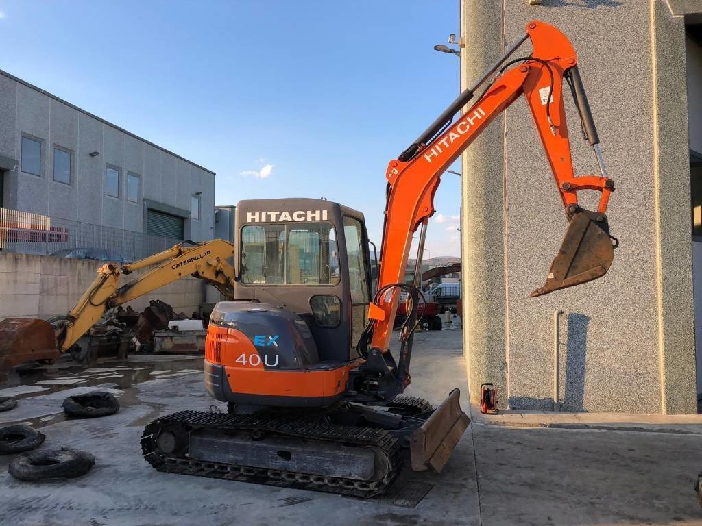 Миниэкскаватор с гидромолотом HITACHI-40
