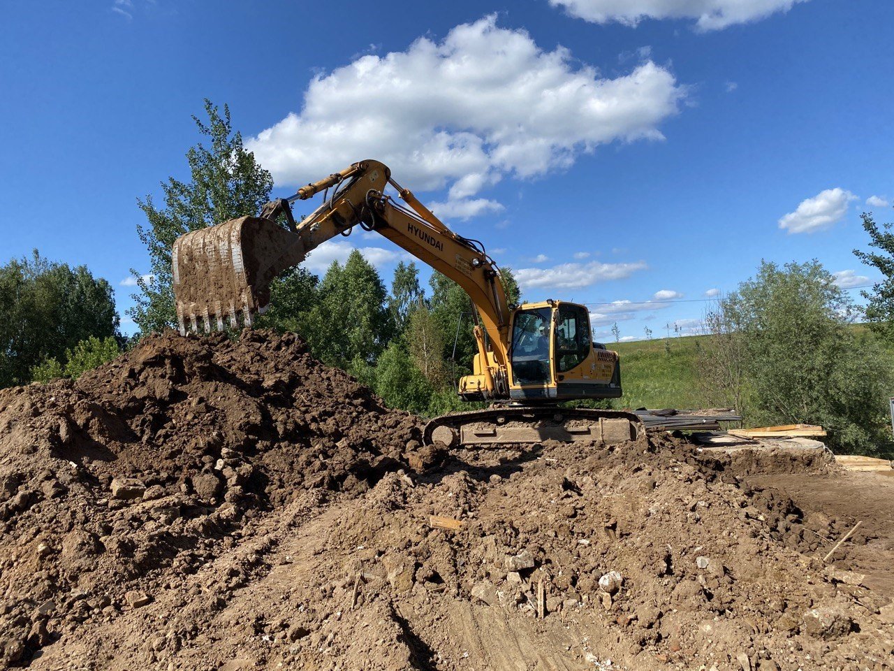 Аренда гусеничного полноповоротного экскаватора Doosan, JCB