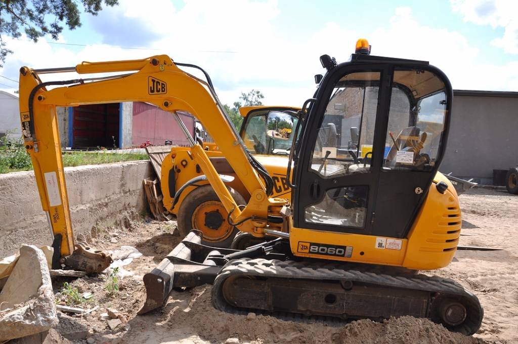 Мини-экскаватор jcb 8060