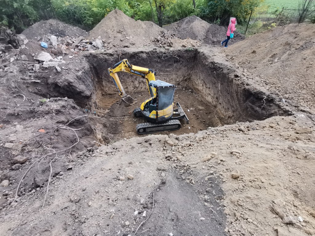 Услуги мини экскаватора с доставкой. Разные ковши