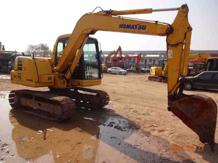Аренда мини-экскаватора Komatsu, свой парк техники и тралов