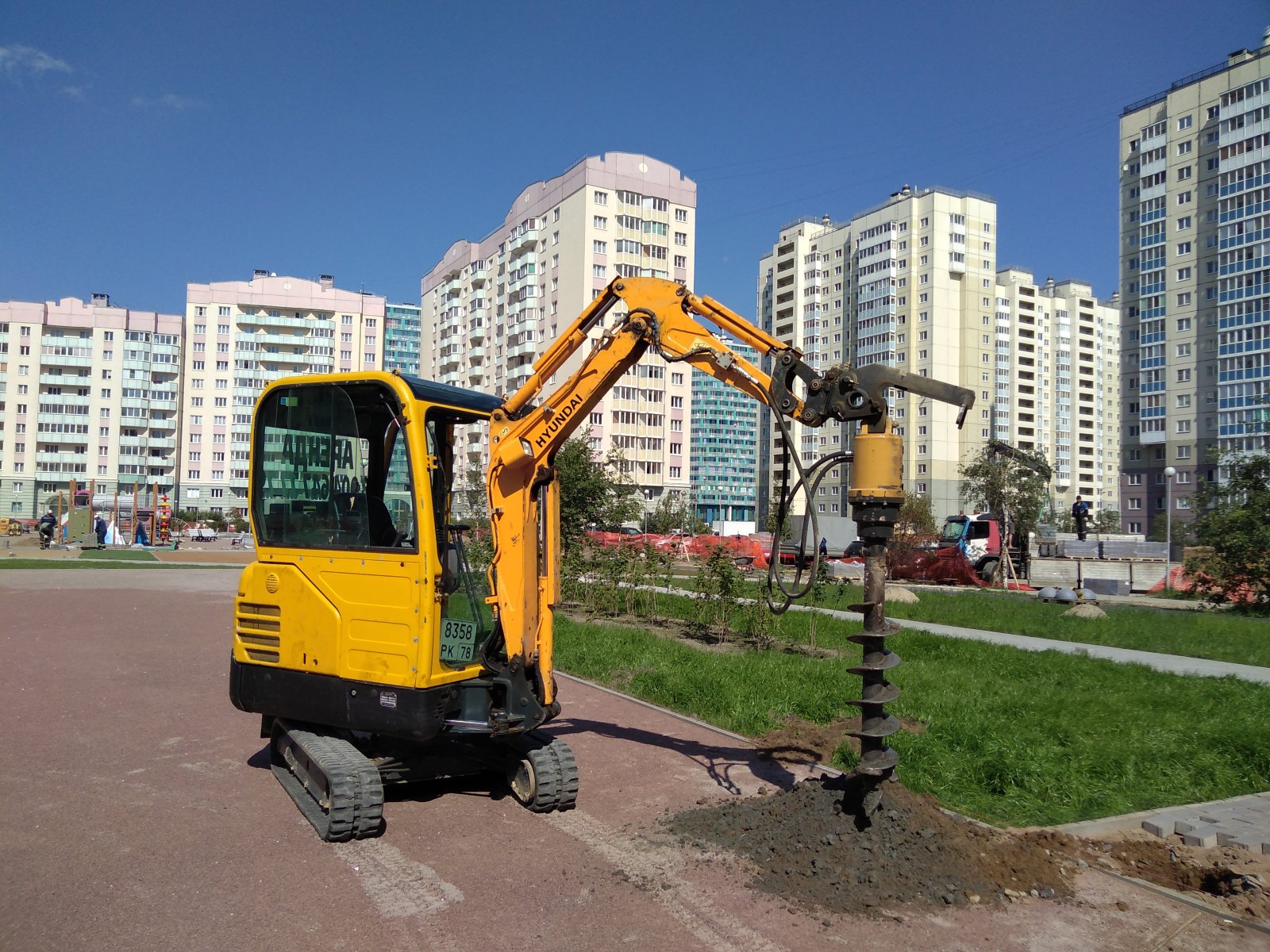 Аренда мини экскаватора, ямобура