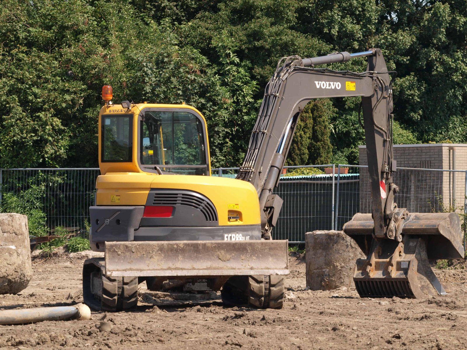 Аренда мини-экскаватора Volvo ECR88 Plus недорого