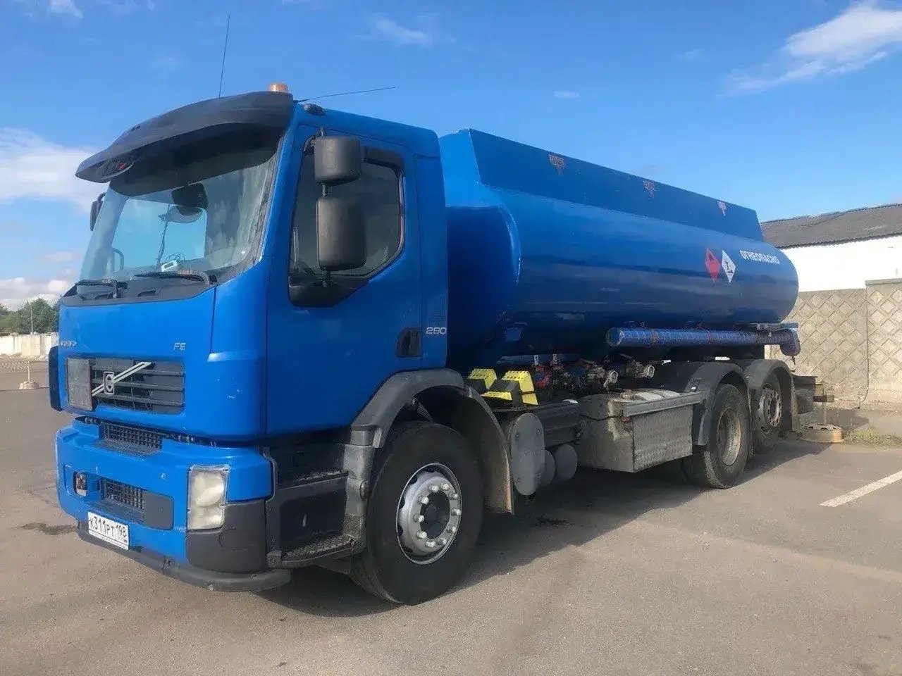 Перевозка нефтепродуктов. Бензовоз, топливозаправщик SCANIA