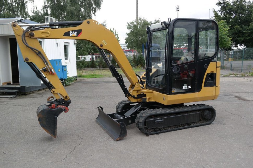 Мини-экскаватор Caterpillar 302. 5 в аренду выгодно