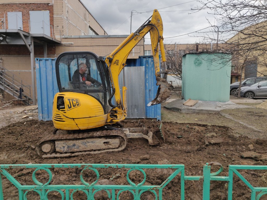 Услуги миниэкскаватора и миниэкскаватор с ямобуром