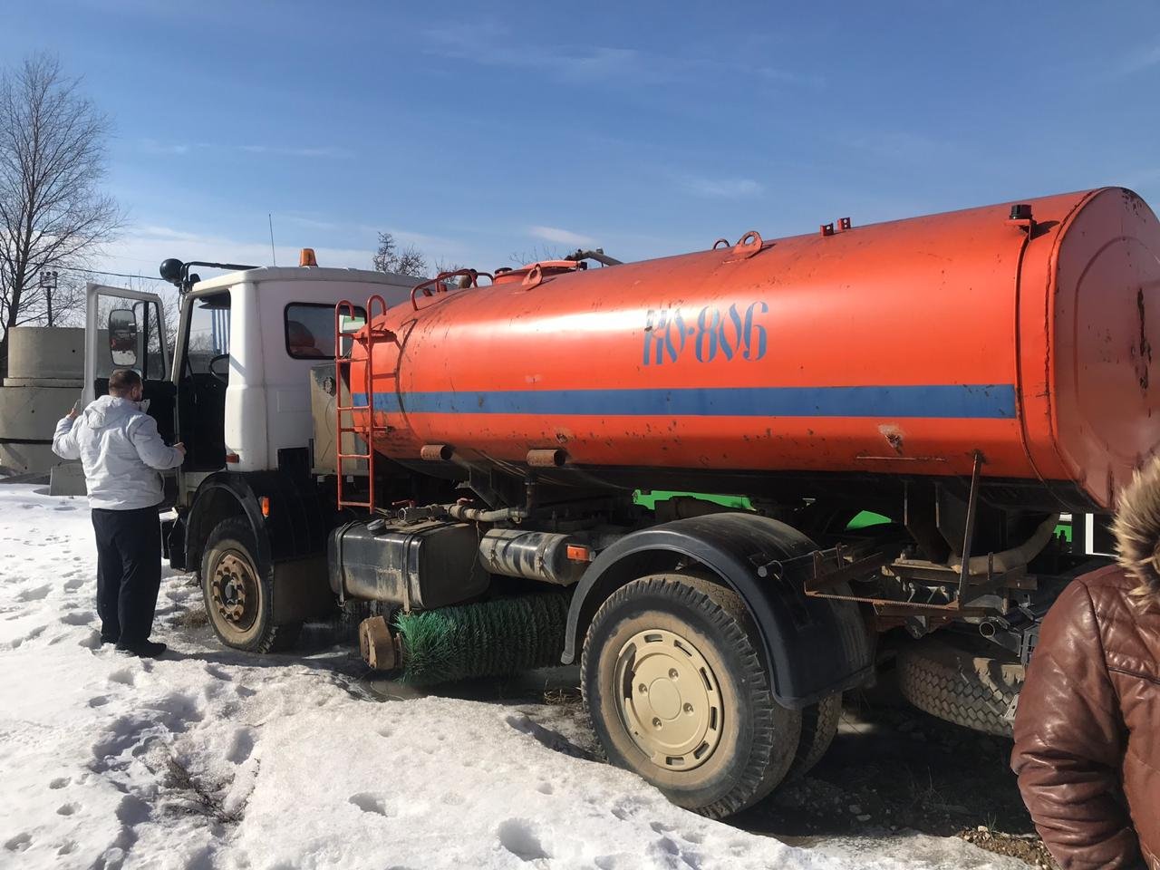 Автомобиль поливомоечный КО806