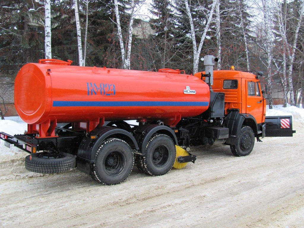 Аренда поливомоечной машины с щеткой