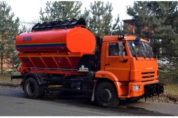 Аренда пескоразбрасывающая машина КО-806 на шасси