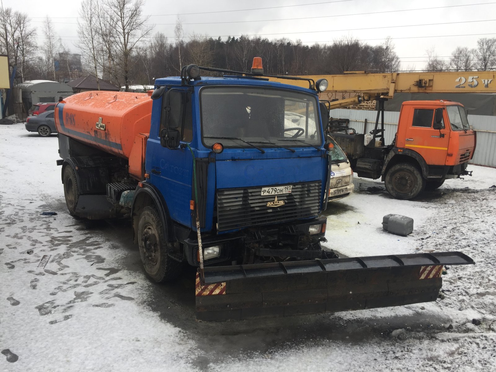 Поливомоечная машина Маз ко 806 с отвалом