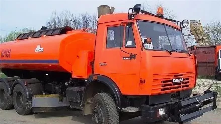 Комунально-дорожная машина на базе КАМАЗ