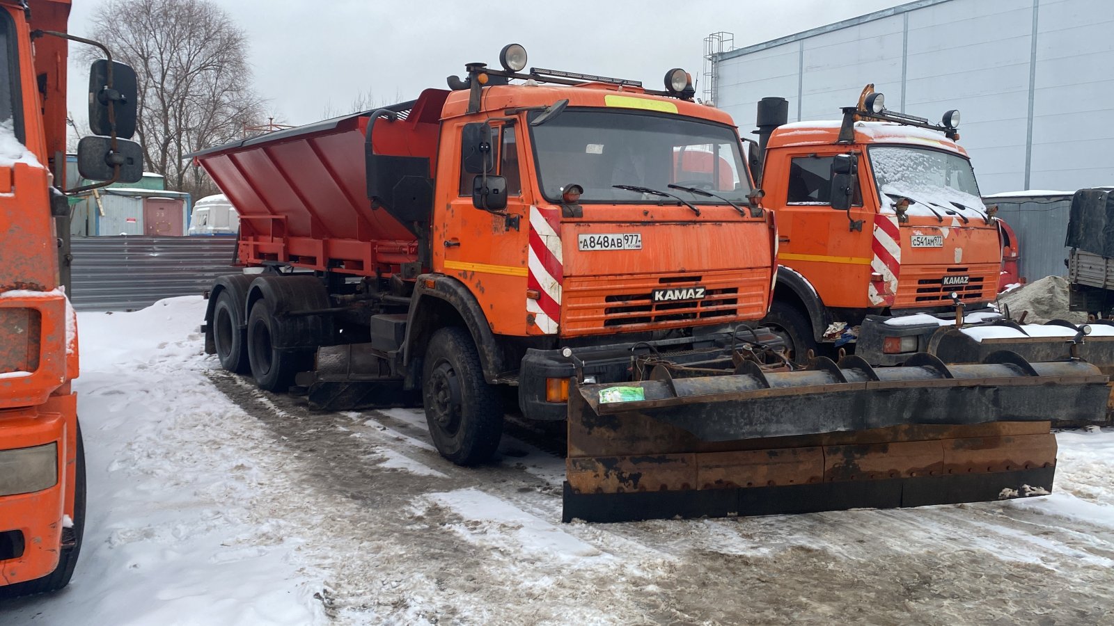 Комунально-дорожная машина на базе КАМАЗ