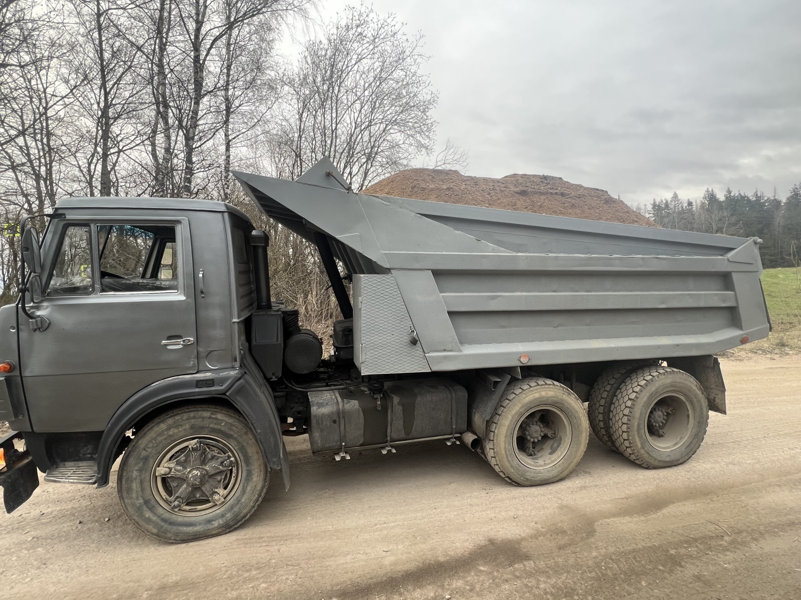 Самосвал вездеход КАМАЗ 10 кубов с тентом