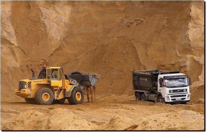 Услуги доставки песка, щебня и торфа самосвалами