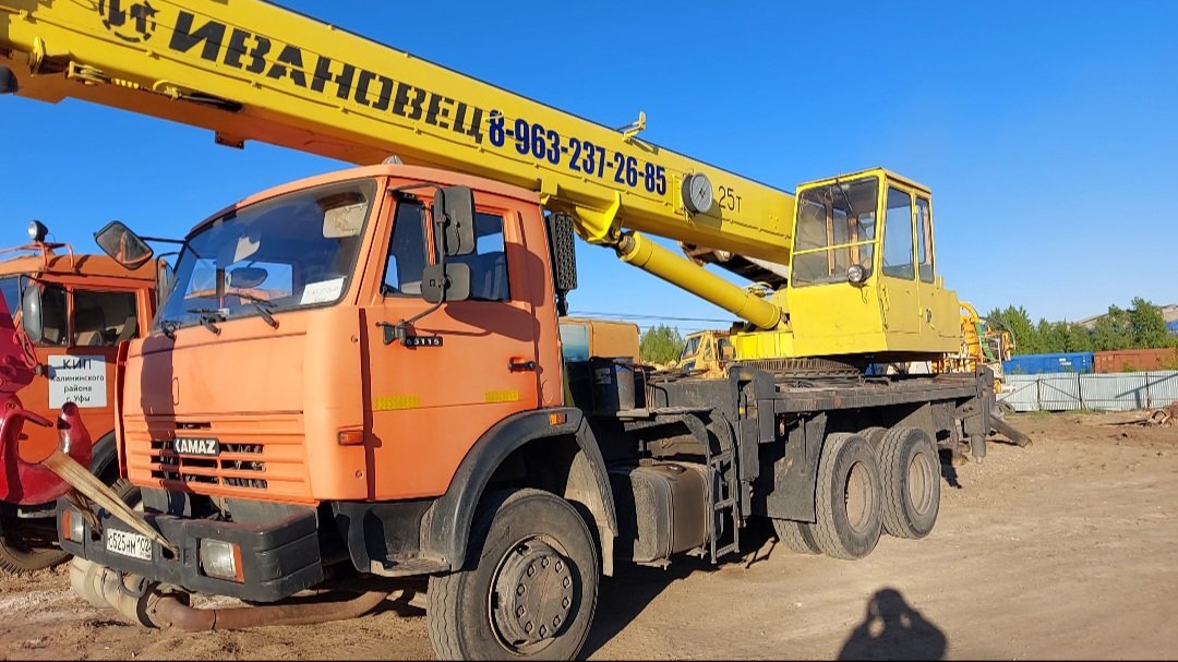 Автокран 25 тонн, длина стрелы 21 метр
