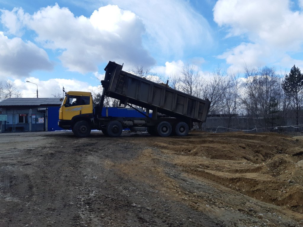 Услуги четырехосного самосвала
