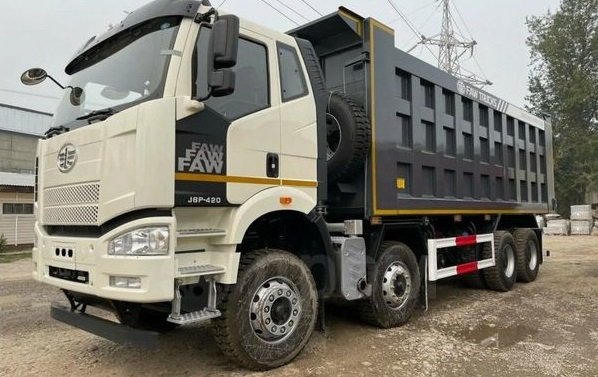 Доставка сыпучих материалов самосвалом Faw на 20 м3 и 50 т