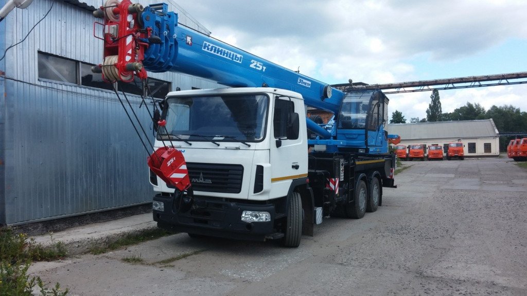 Автокран 25 тон, аренда в Чите и по области