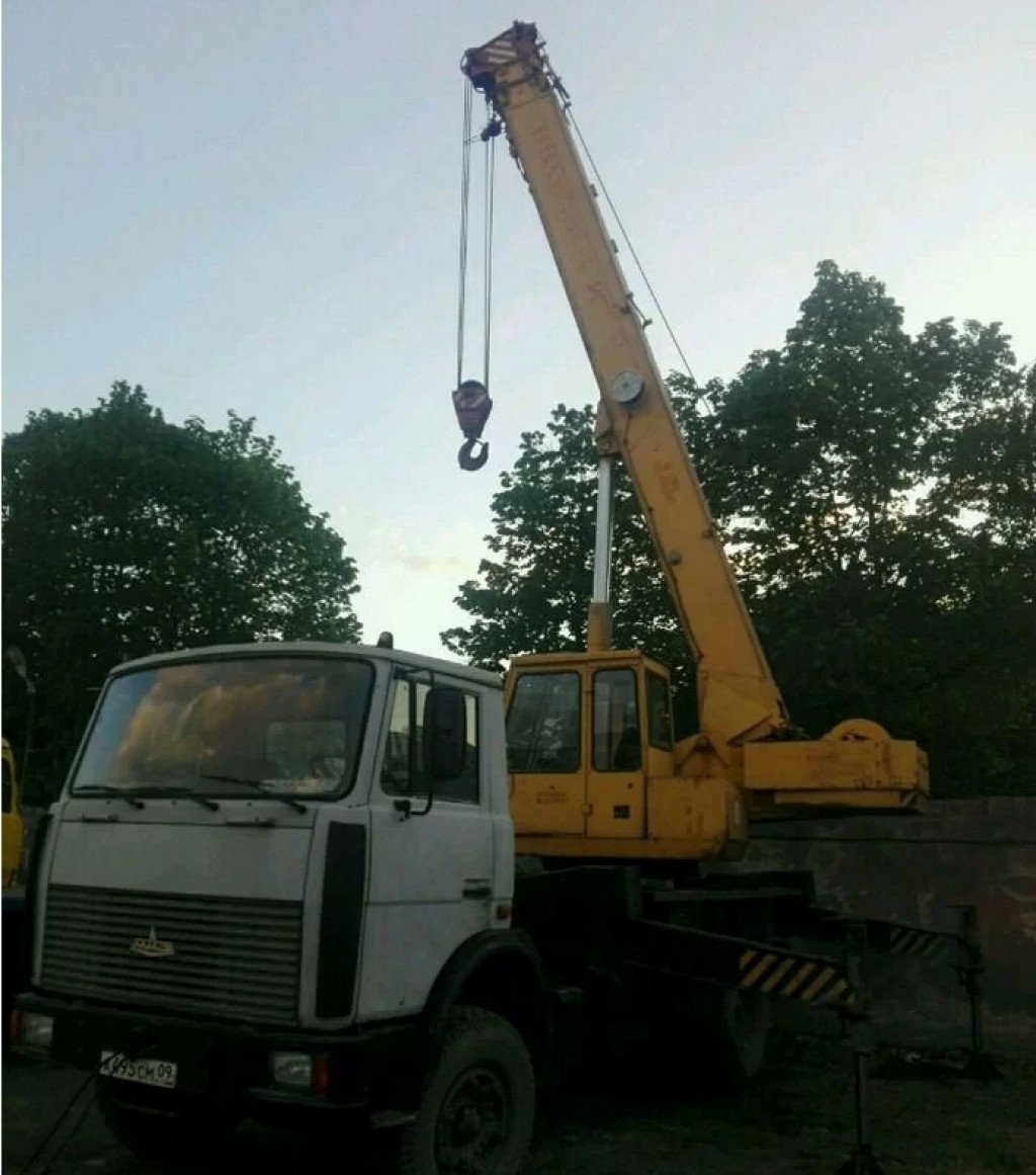 Автокран маз 16 т. Вылет стрелы 18 м