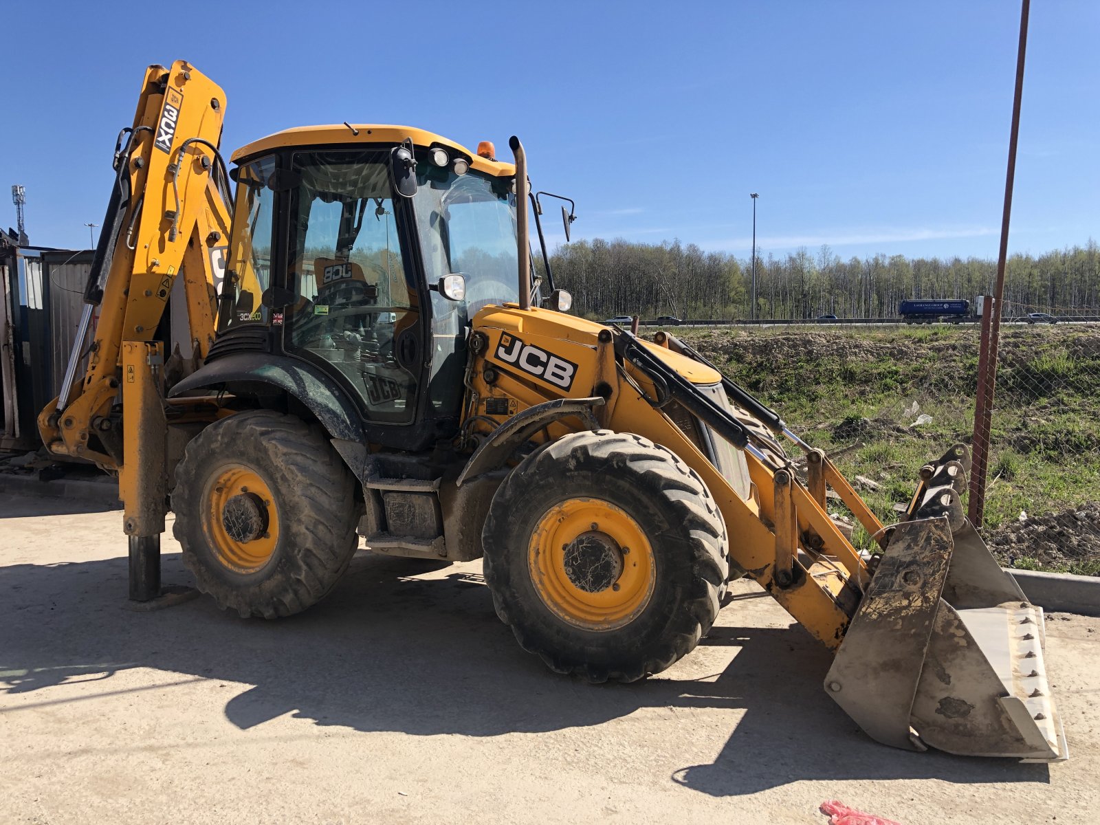 Экскаватор - погрузчик JCB 4х4 с гидромолотом