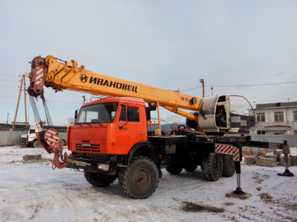 Автокран 25 тонн вездеход в аренду