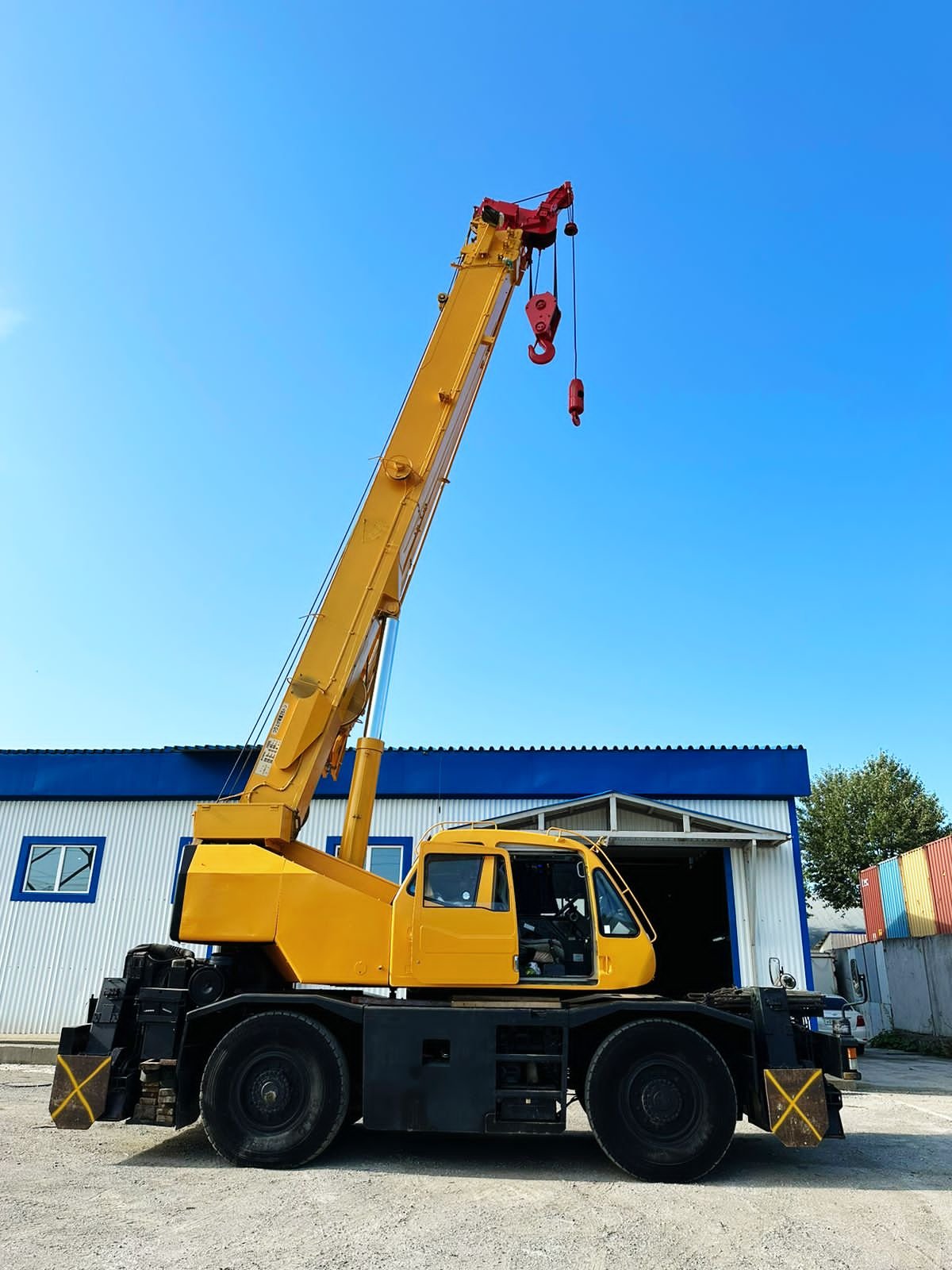 Автокран 25 тонн короткобазный с противовесом