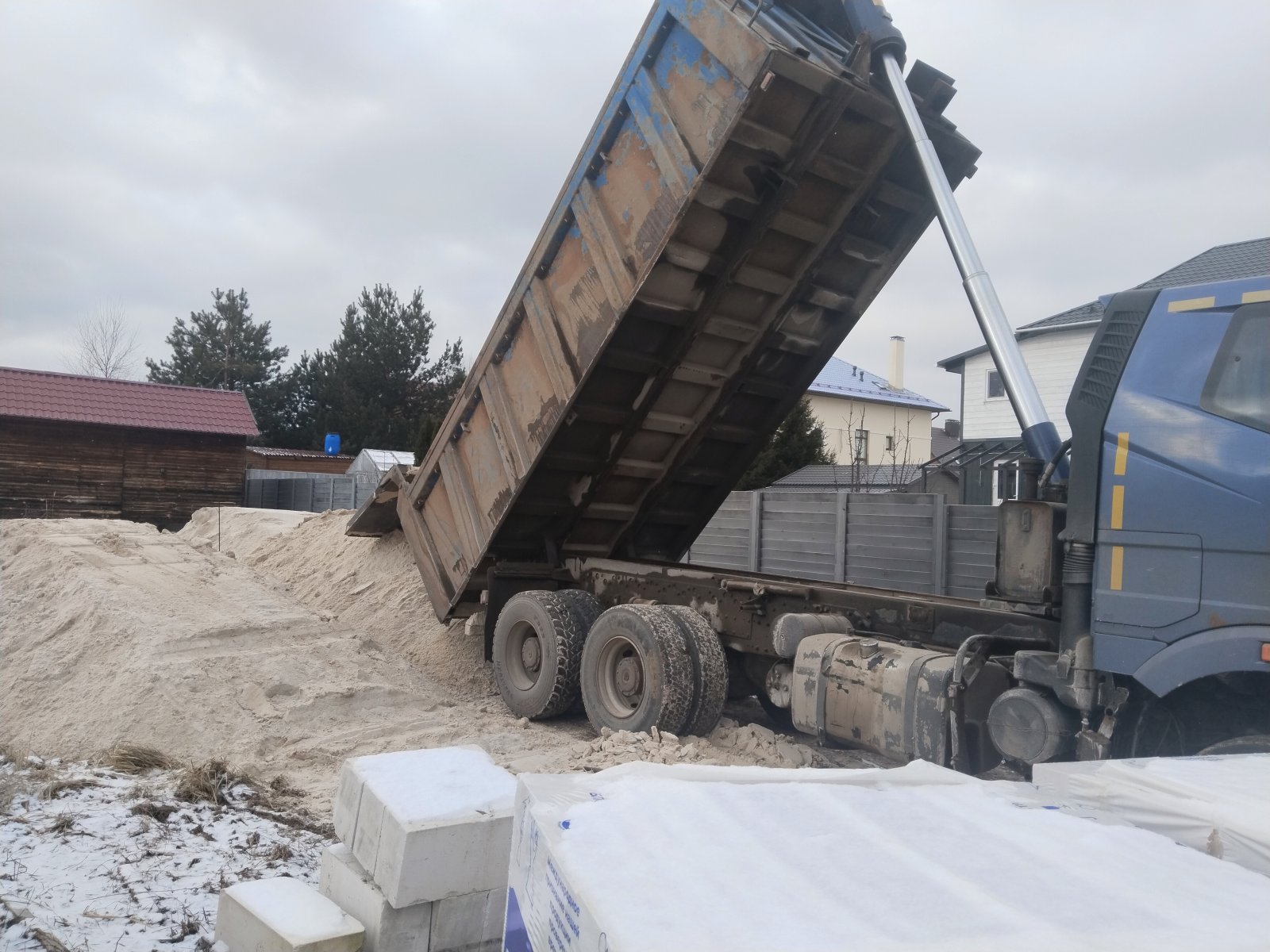 Услуги самосвала 20 кубов песок щебень грунт