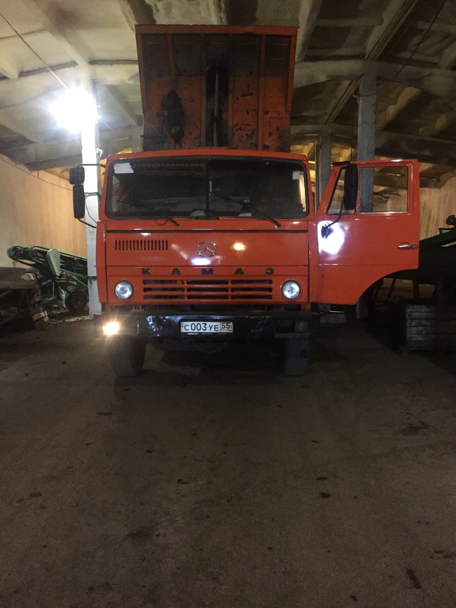 Доставка щебня, песка, зерна самосвалом Камаз с прицепом