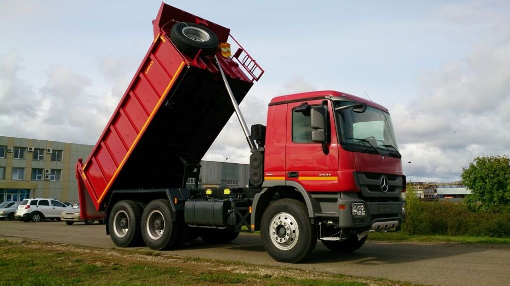 Аренда самосвала Mercedes 65516-03 с задней разгрузкой
