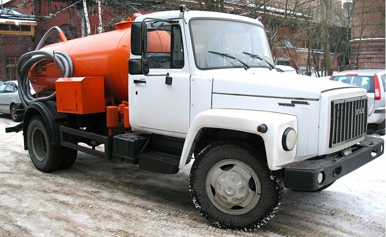 Откачка ассенизаторской машиной ГАЗ 3307