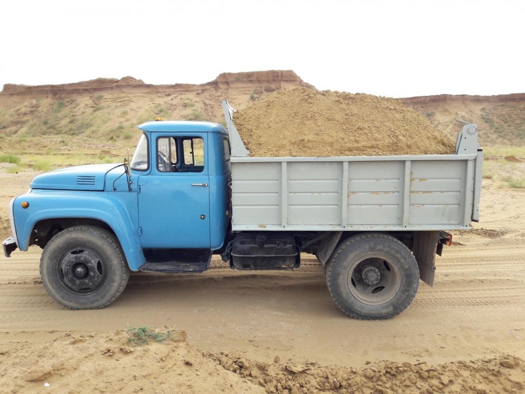 Самосвал карьерный в аренду. Услуги перевозок