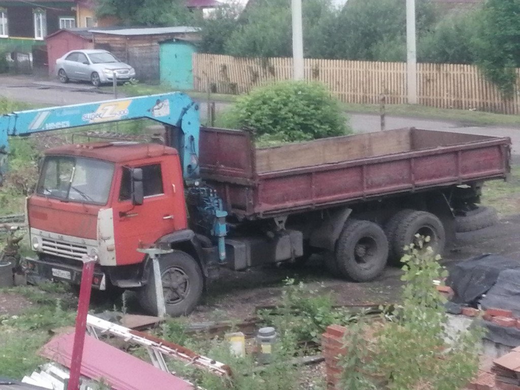 Самосвал. Земля, навоз, чернозем, щебень