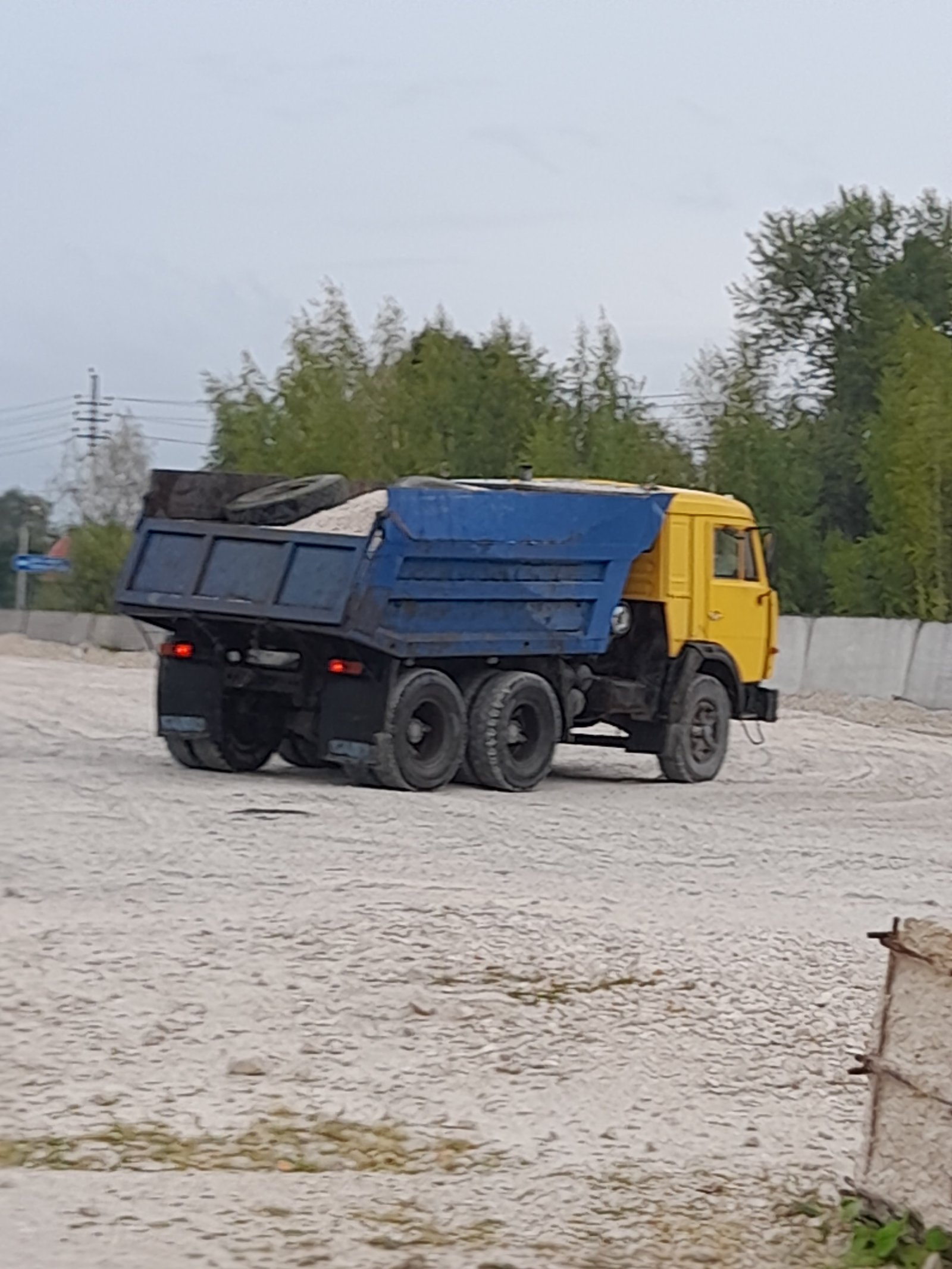 Услуги самосвала Камаз 12т с прицепом 10т, ЗИЛ 6т