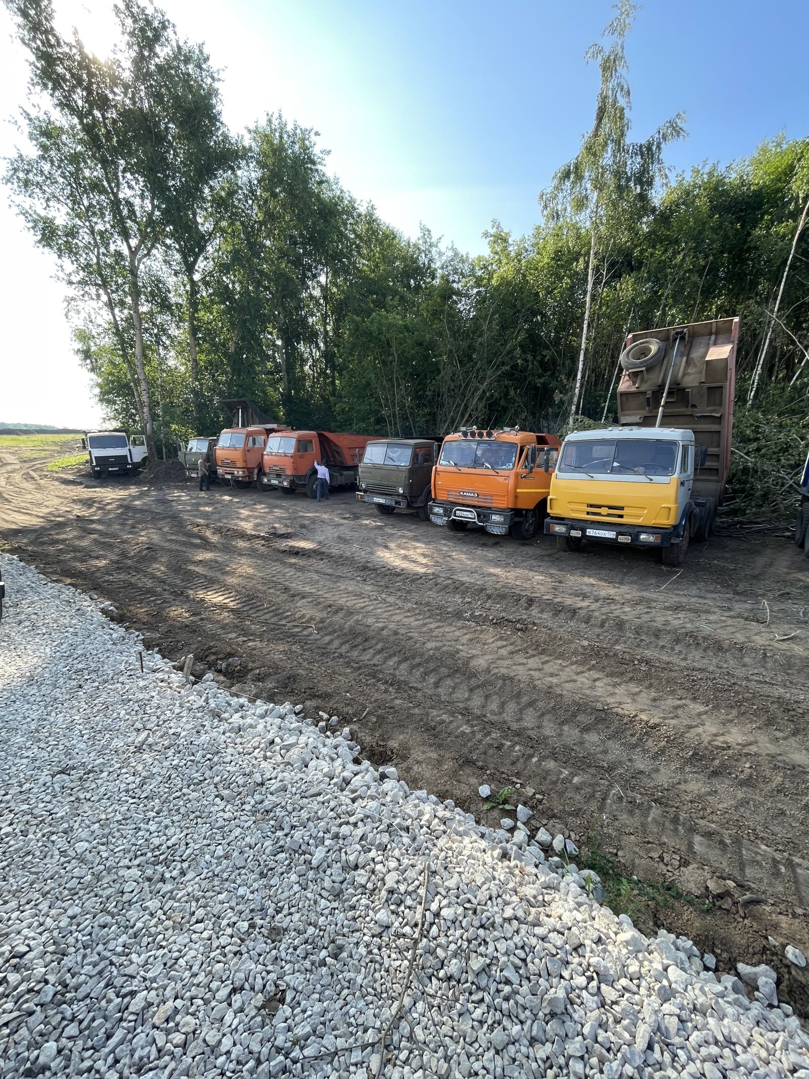 Услуги самосвалов. Автопарк 12 единиц спецтехники