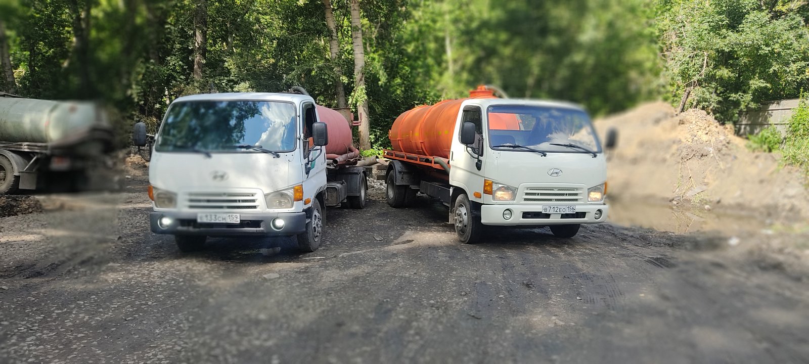Откачка выгребных ям уличных туалетов ассенизатор