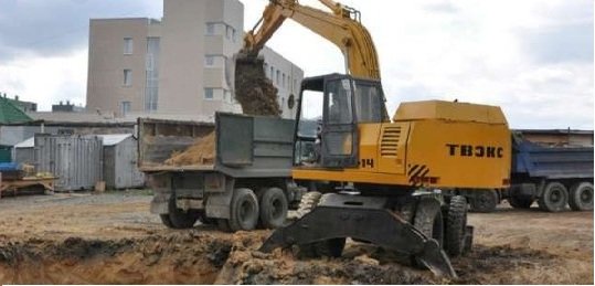 Аренда колесного полноповоротного экскаватора