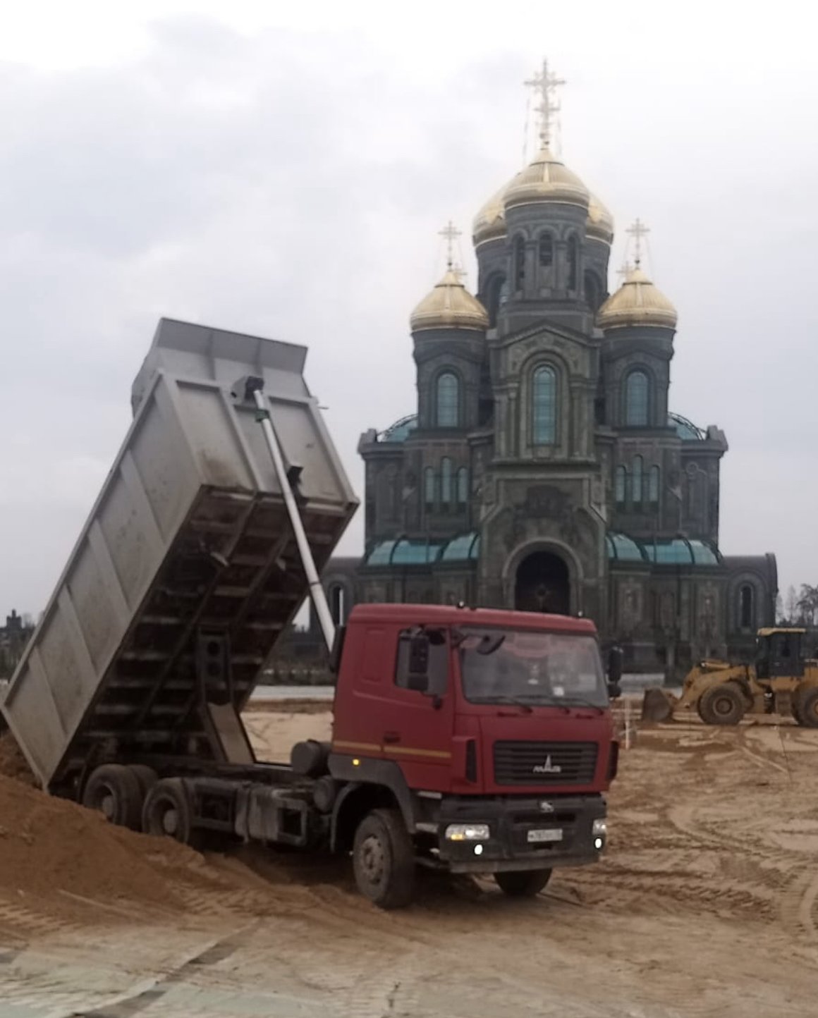 Самосвалы в аренду, перевозку заказать 20 кубов
