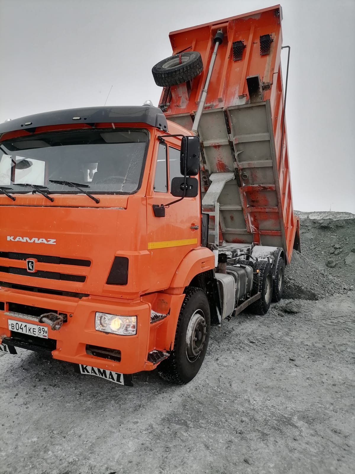 Самосвалы 16 кубов аренда. Перевозка 20 тонн