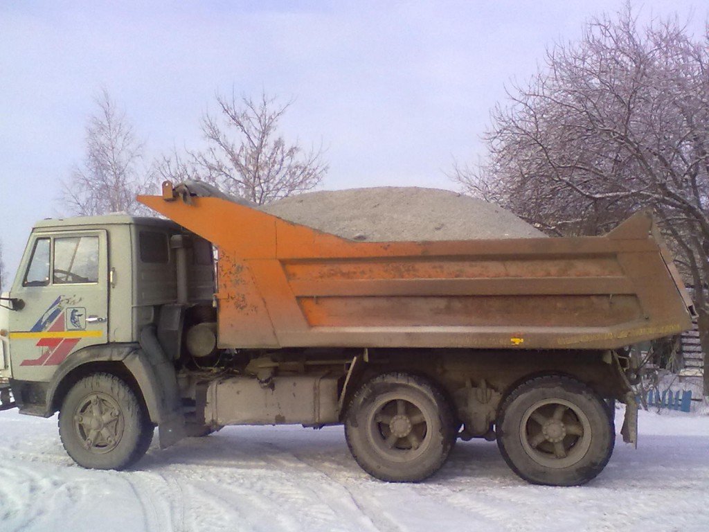 Камаз 55111 самосвал. Перевозка доставка материала