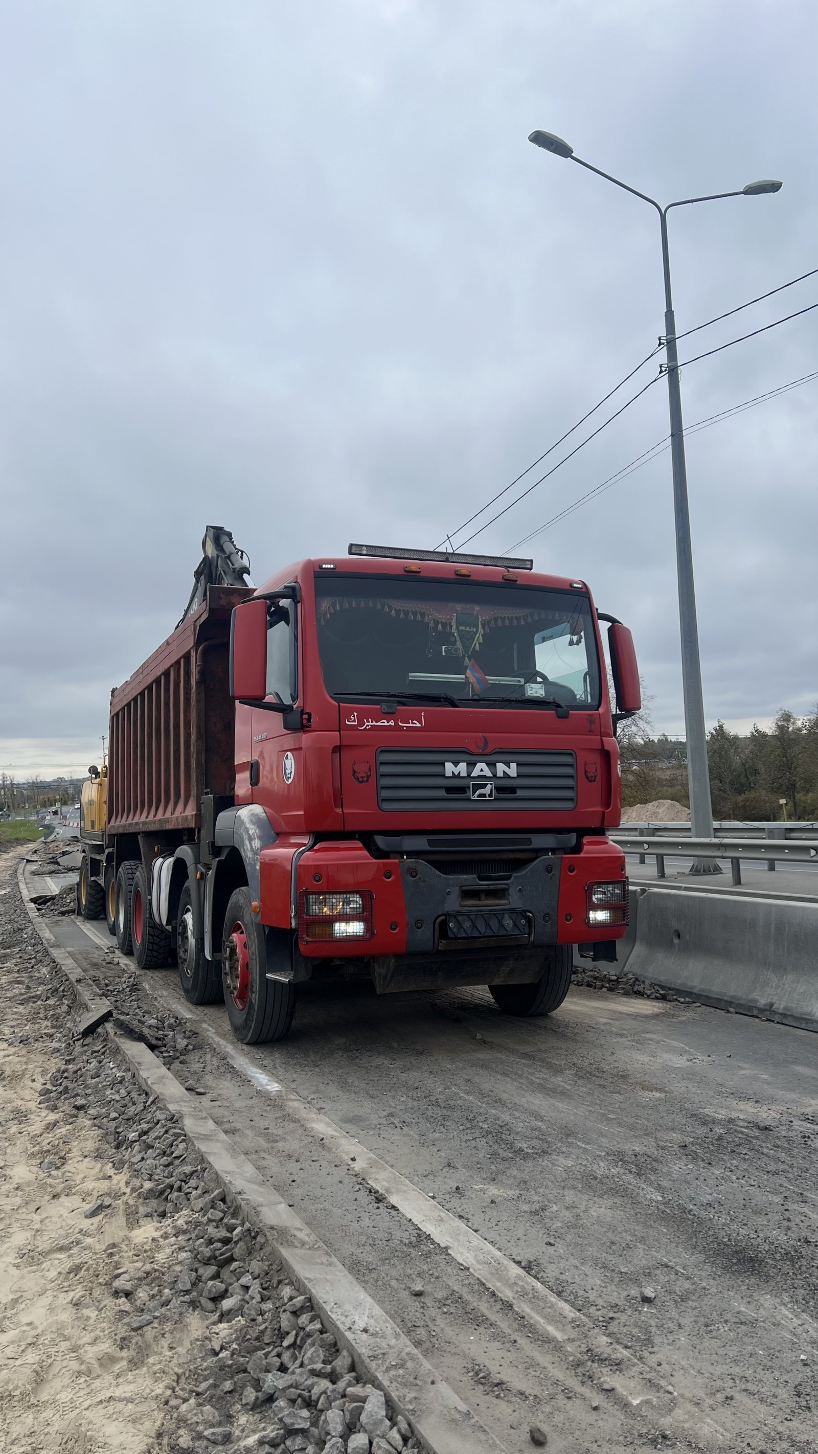 Самосвалом 8х4 доставка песка, щебня и земли