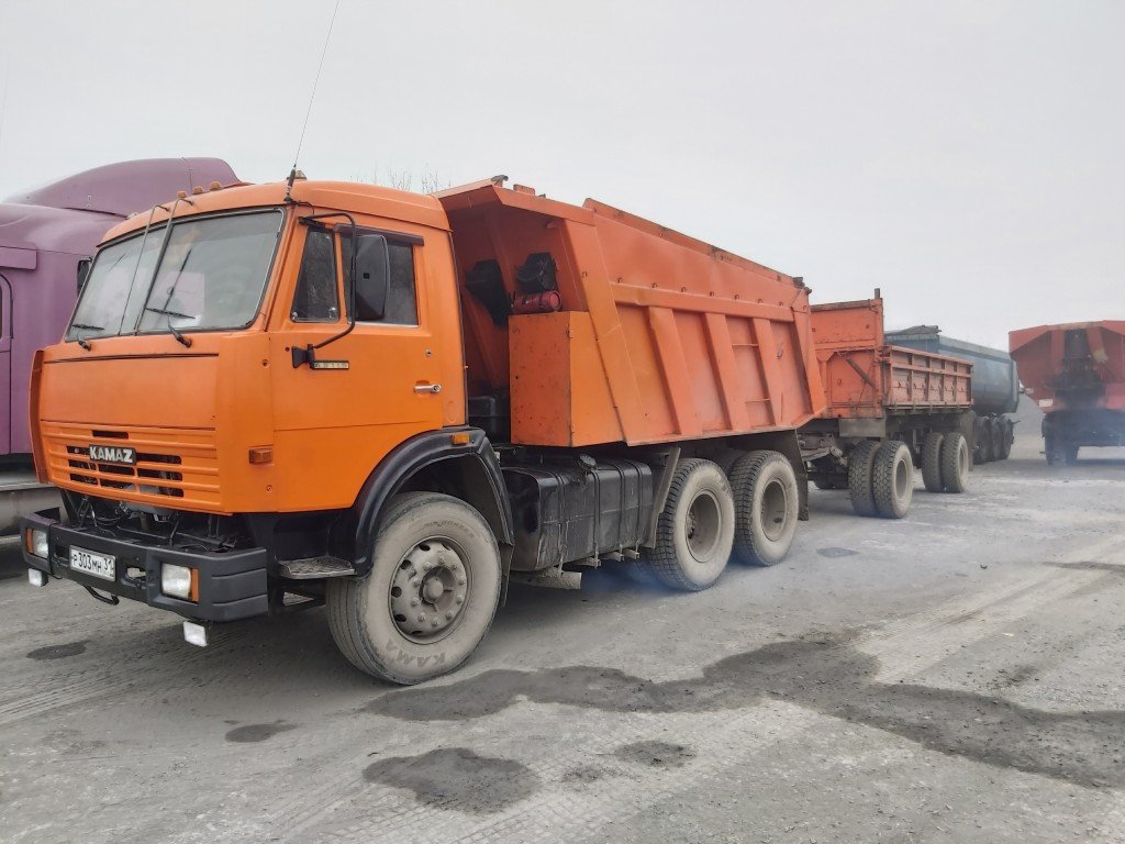 Самосвал с задней разгрузкой. Песок, щебень