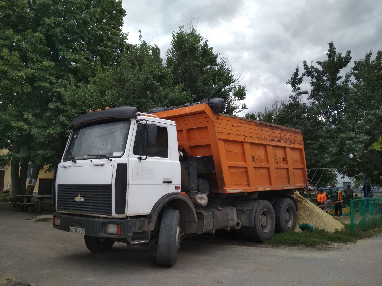 Самосвал аренда, перевозка песок, щебень, зерно