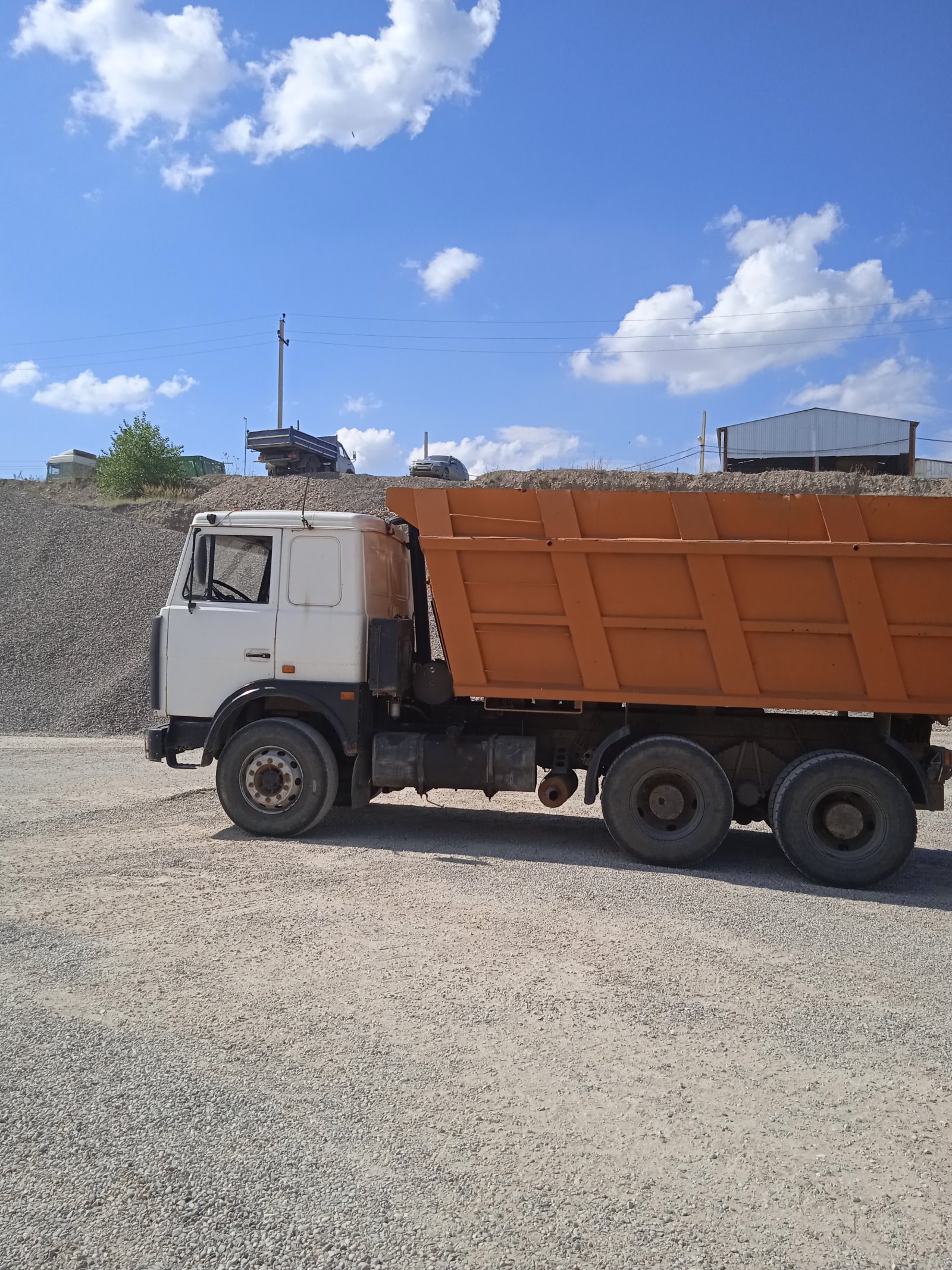 Услуги самосвала 17 кубов, 28 тонн