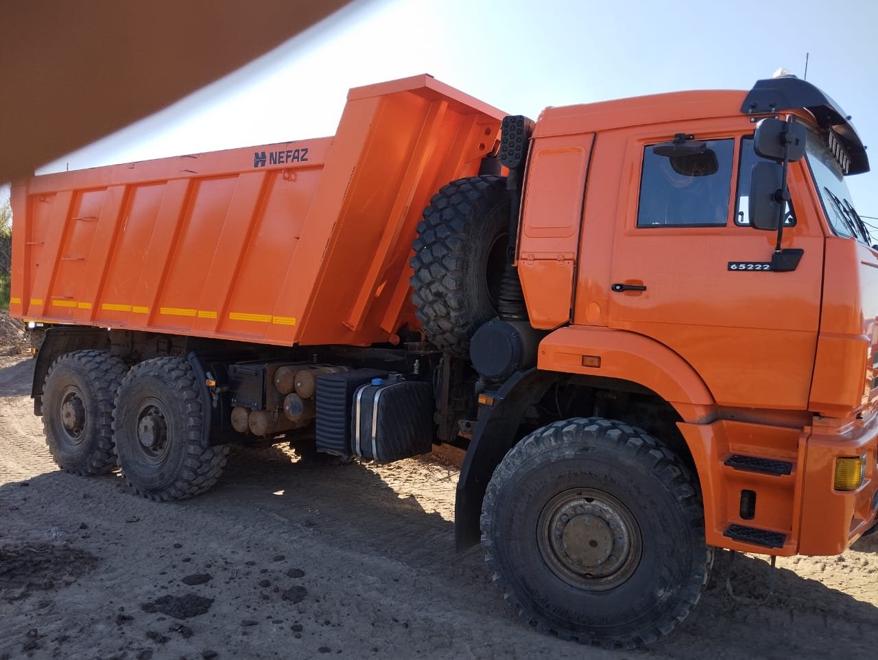 Предлагаю в аренду КамАЗы марки 65222-53