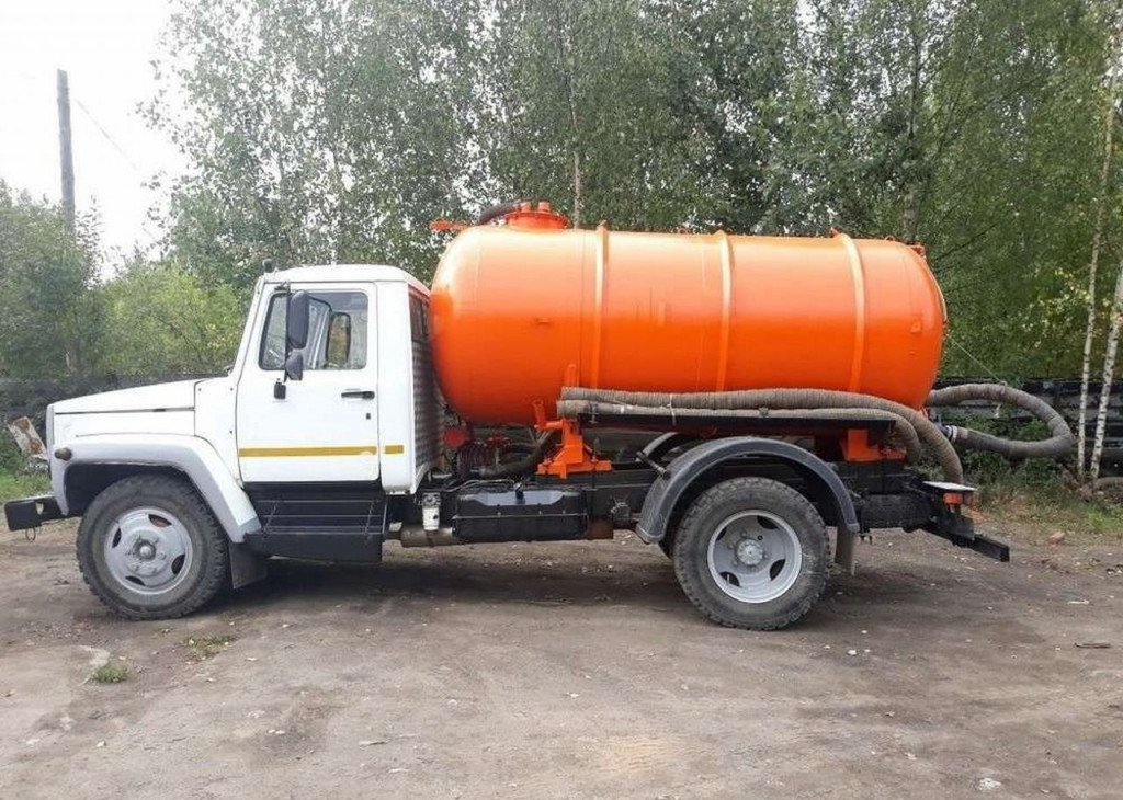 Откачка выгребных ям, Ассенизатор