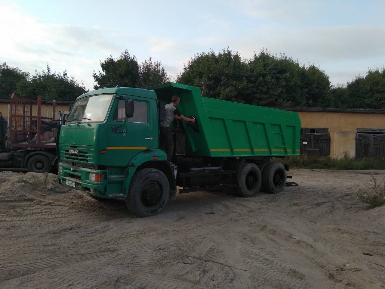 Самосвалы 25-30 т. В аренду