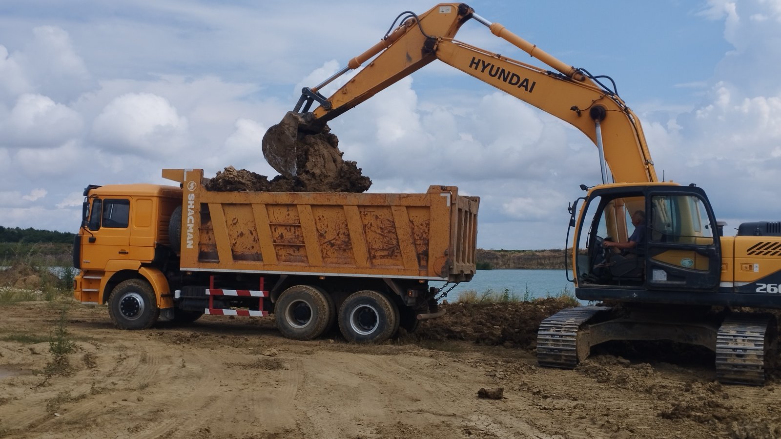 Самосвалы Шакман 20 куб Татра 12 куб. вездеход