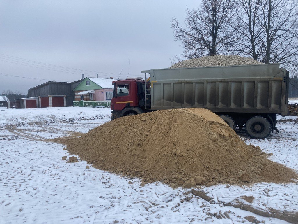 Самосвалы в аренду. Песок, щебень, гравий, Пгс